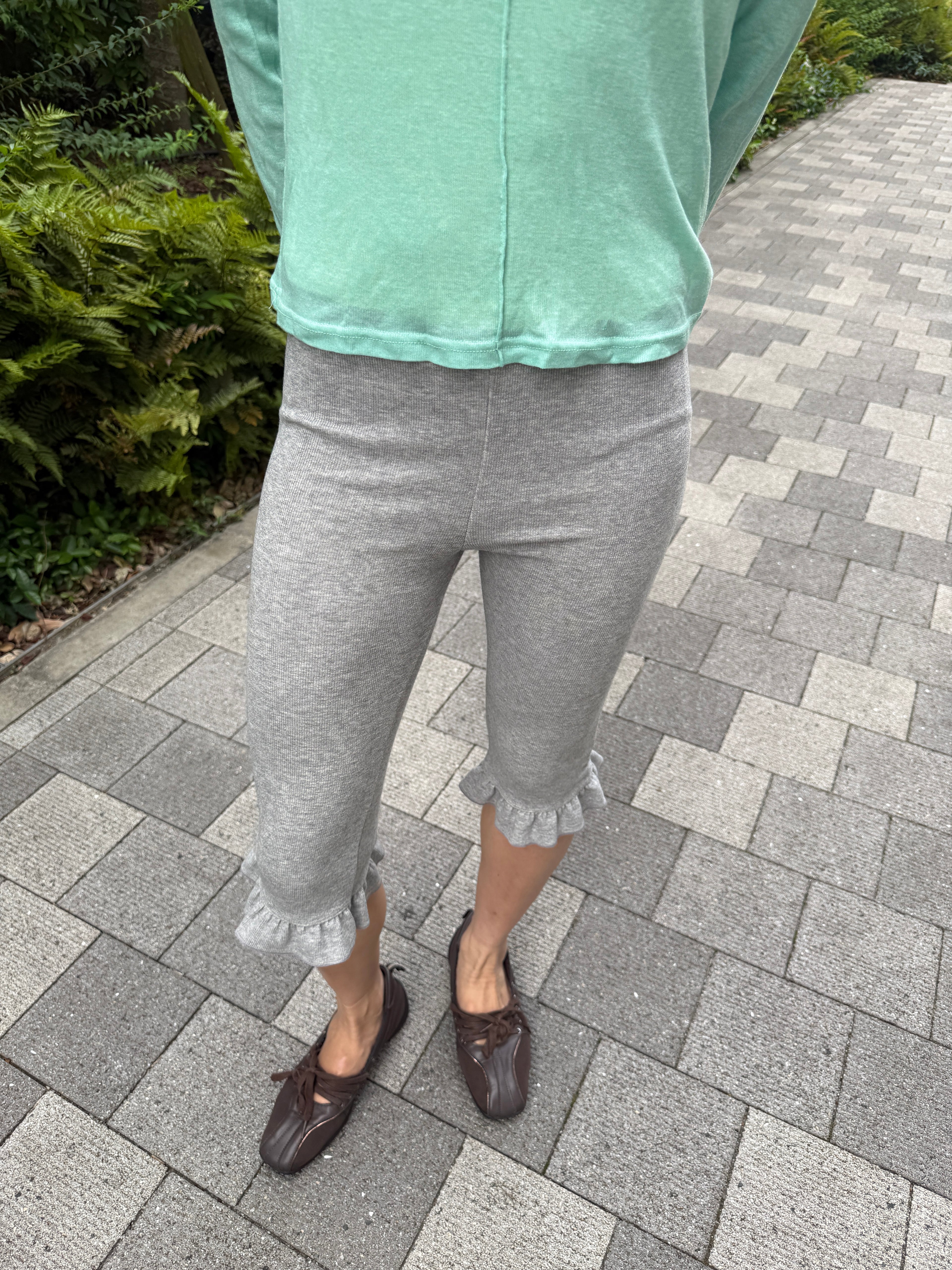 Ruffle Hem Capris