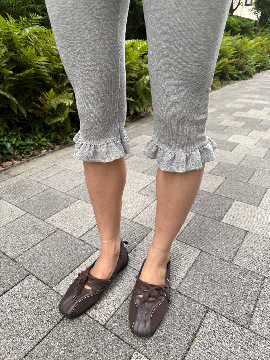 Ruffle Hem Capris